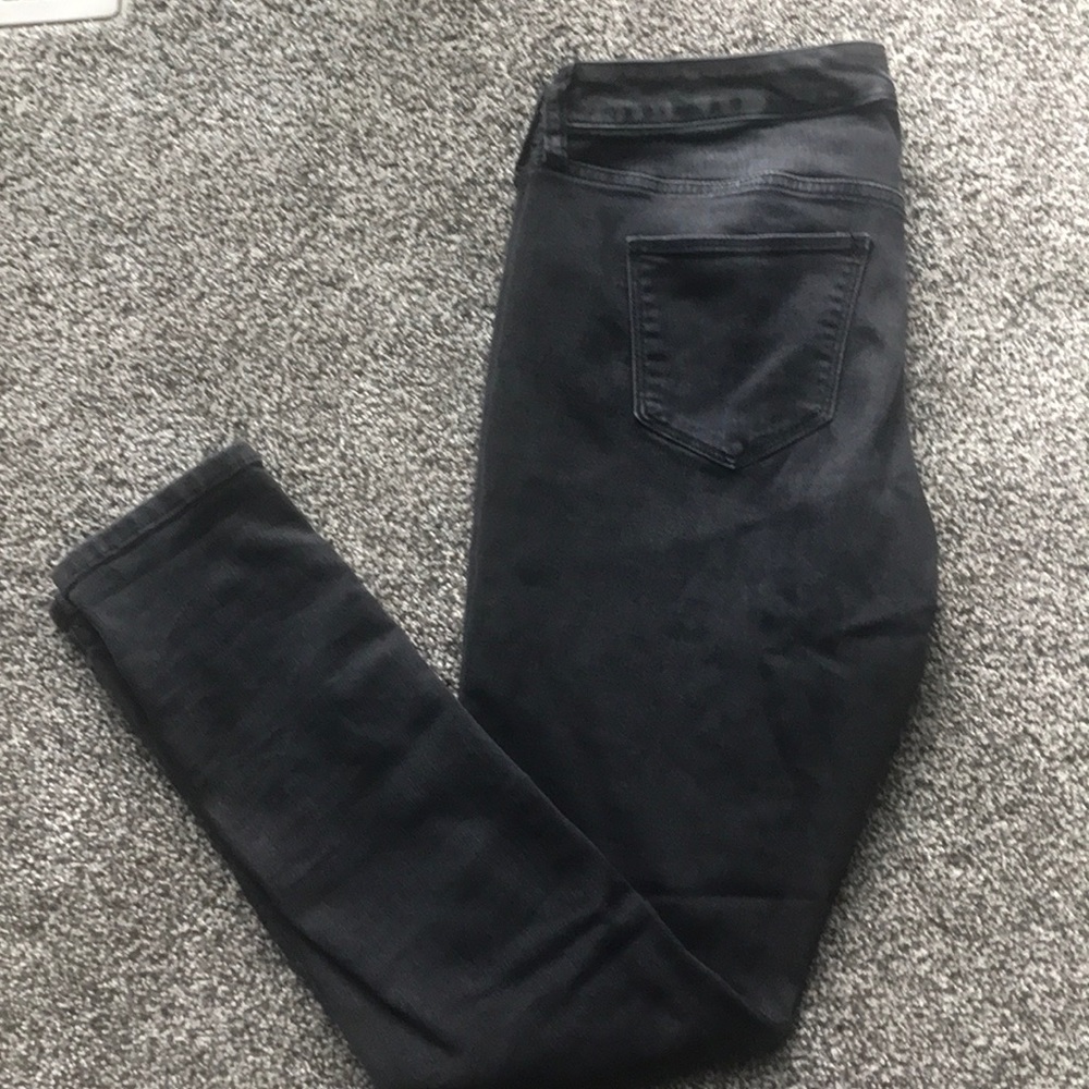 5/$25 Universal thread mid rise skinny sz 6
